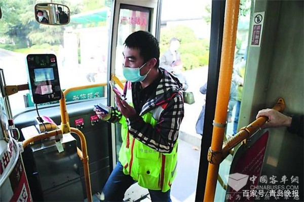 青岛：五千多辆公交车装上导盲系统 方便特需乘客出行