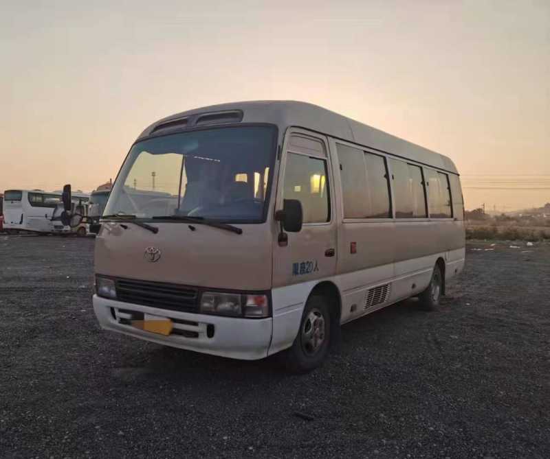 2004年2月 20座广州牌非营运汽油考斯特中巴 