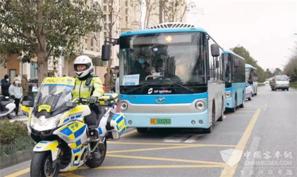 苏州开出首条校园定制公交，学生提前预约、免费乘坐