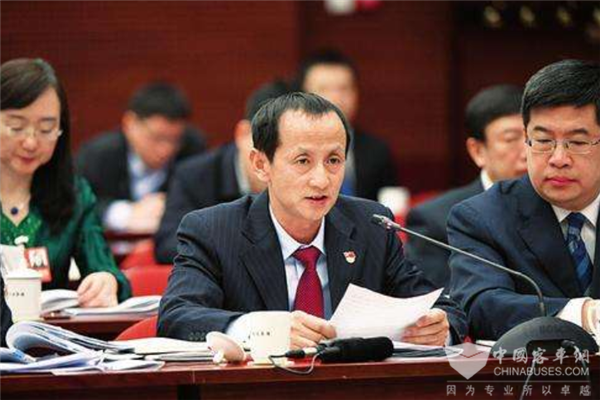 全国人大代表冯冰：建议推动“城乡公交一体化”建设，提高公交福利待遇