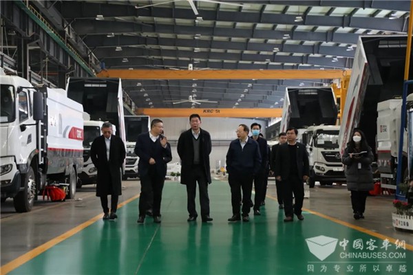 重庆市政府副秘书长周青一行赴中车电动考察调研