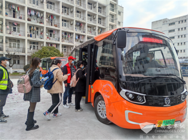 金旅星辰开进高校 为莘莘学子打通校园“最后一公里”