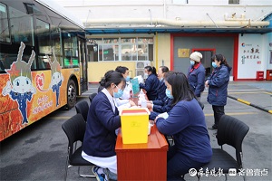 青岛城运控股公交集团：关爱公交娘子军，义诊进车厢 