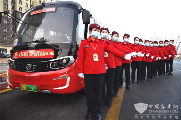 红车红衣 耀眼星辰 盘锦客运公交巾帼文明线全新开通