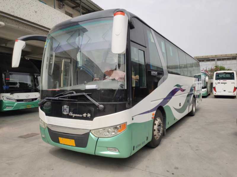 2017年9月 国五46座非营运中门气囊带缓速器中通6117型 