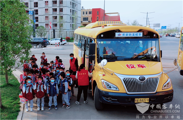 十年坚守 新星校车携手宇通用爱与责任铺就平安上学路
