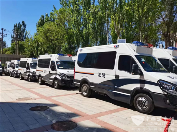 “移动的法律咨询室”进基层，依维柯巡回审判车完成批量交付！