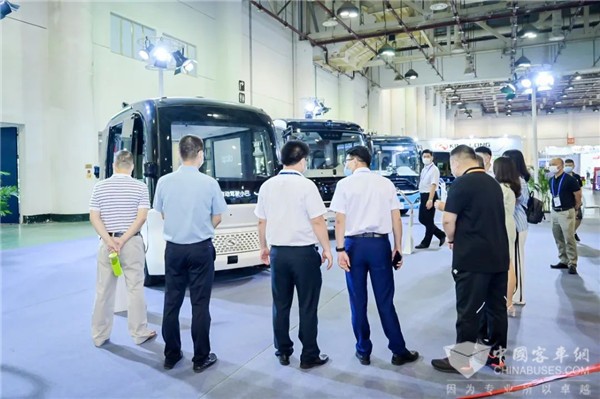 大秀智能制造实力！金龙自动驾驶全系车型亮相厦门工博会