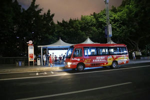 重庆公交：公交上的生活圈：越夜越美丽！观光巴士带你玩转“不夜南滨”