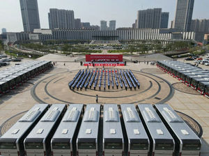 新乡公交：新乡市204台新能源纯电动公交车集中投用仪式隆重举行