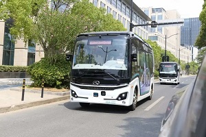 三辆L3级无人驾驶客车交付 金龙助力建设上海临港交通生态圈