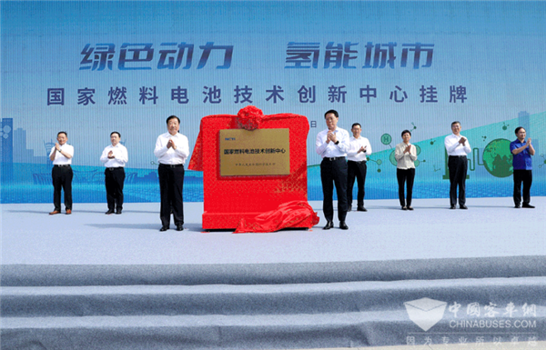 创新中心挂牌+商用车批量交付 潍柴氢燃料产业布局再进阶！