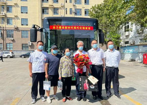 济南公交：从毛头小伙到白发苍苍：济南60岁老司机与公交车的40年