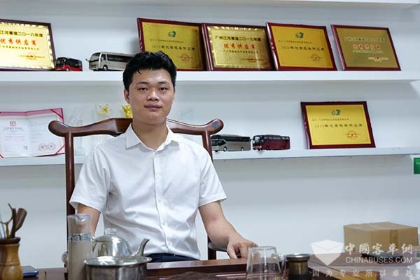 金旅新凯歌 新能源客车 都城汽车 班车通勤