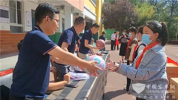 让科技有温度 森鹏电子公益活动走进伊川奋进矿校