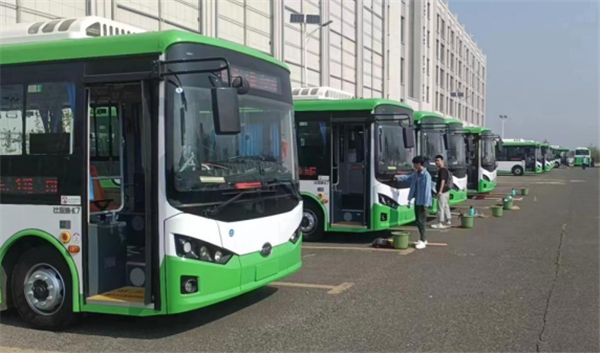 迎国庆节日保安全保畅通，迪耀服务时刻在线