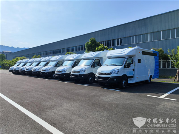 便企惠民暖人心 依维柯移动银行服务车批量“上岗”