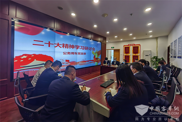 南昌公交：喜迎二十大 永远跟党走