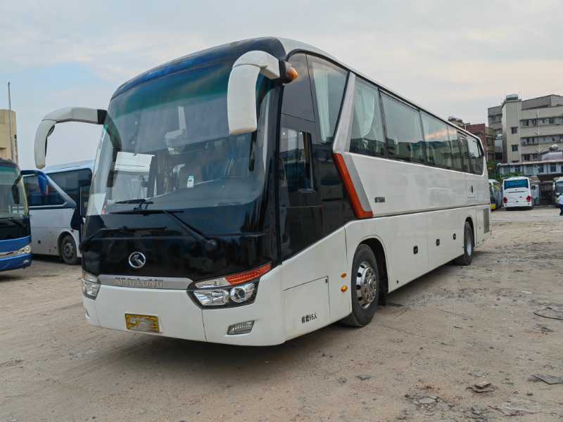 2015年3月 同款两台55座四轮碟刹非营运大金龙6129气囊车