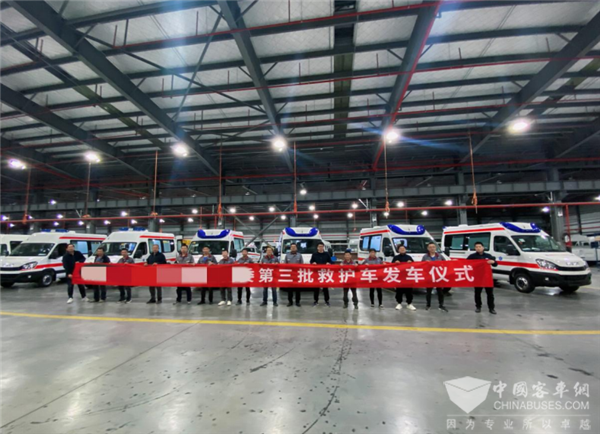 新疆医疗卫生服务再迎强援 52台依维柯救护车交付乌鲁木齐