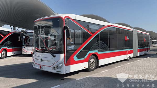 亚星客车 纯电动 低地板铰接车 金刚系列