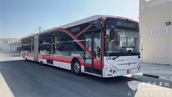 亚星客车 纯电动 低地板铰接车 金刚系列