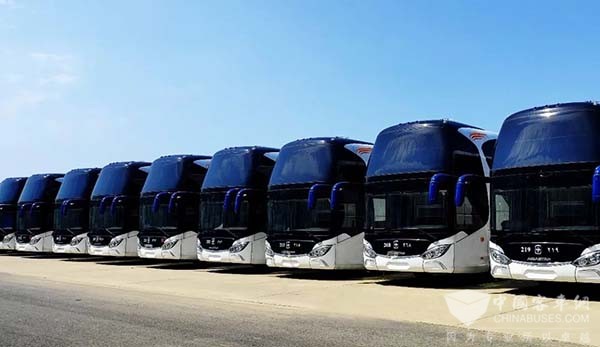 亚星客车 纯电动 低地板铰接车 金刚系列