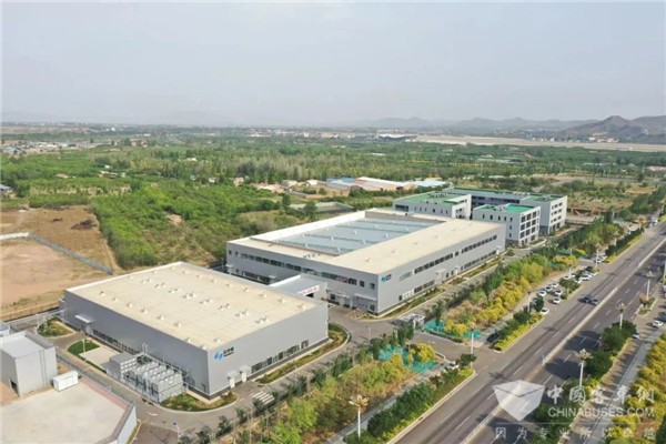 亿华通与新疆伊宁签署光伏绿电制氢源网荷储一体化战略合作协议