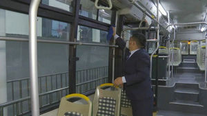 久事公交：再见了“趴趴熊”~徐闵线世博会经典柴油公交车退役