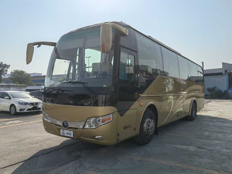 2014年4月 无需整备47座非营运有中门宇通6107型客车