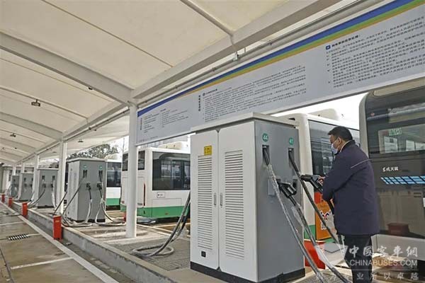 武汉公交集团 岱家山公交充电站 投入使用