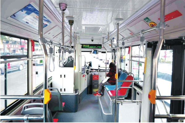 节能静音可充电 渝北这路新能源巴士很“巴适”