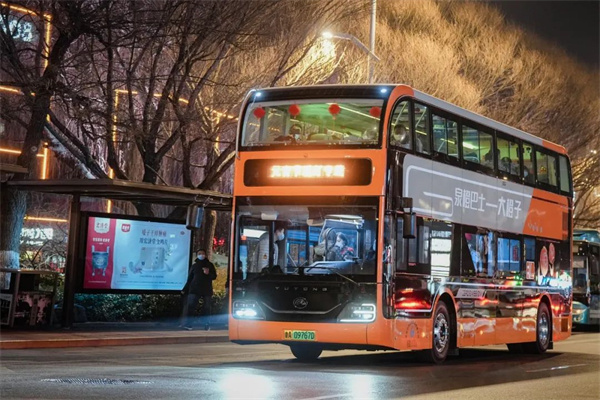 济南公交文旅公司特开通双层观光巴士--大橙子元宵节观灯专线
