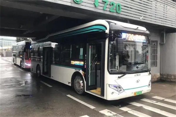 上海公交增加线路运能，全力保障上班族及广大师生出行