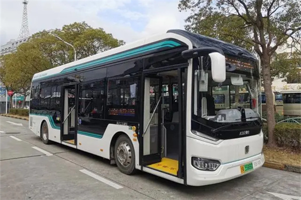 宝山部分公交线路进行“高峰加密”为莘莘学子保驾护航