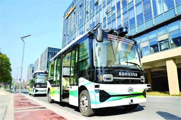 安徽省首条基于公开道路常态化运营的无人驾驶公交车已进入实质化运行