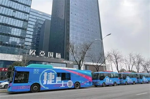 市民出行“新宠”，西安“网约公交”在浐灞广运潭正式开通