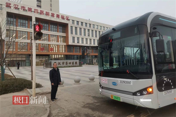 武汉公交开通免费摆渡车，打通老百姓就医最后一公里