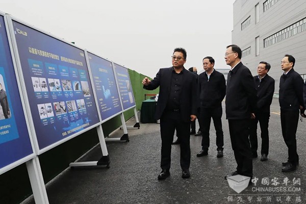 中创新航 成都项目 政府领导