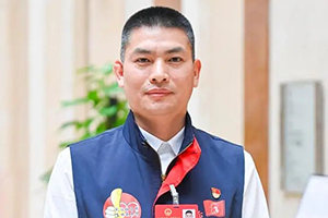 全国人大代表殷其龙：推动落实新能源公交充(换)电基础设施建设