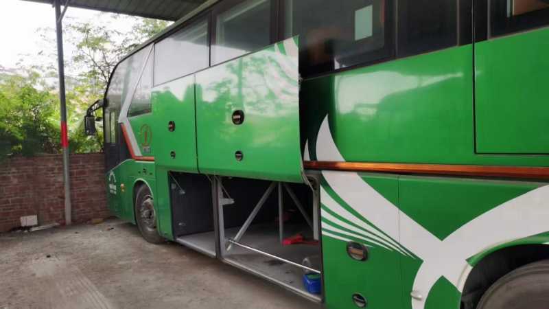 一手2+1型35座国五中门最新款大金龙6127旅游车