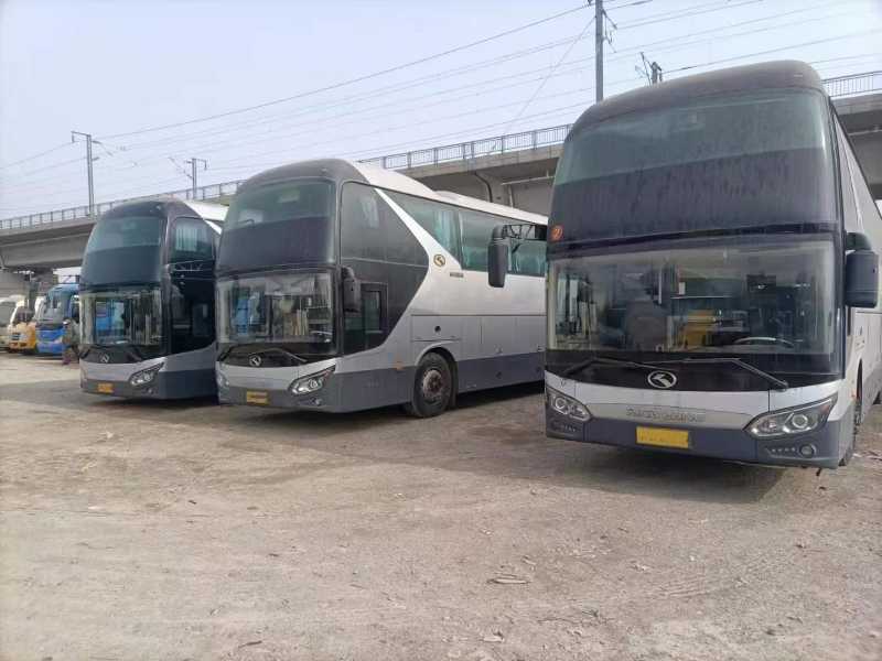 2015年8月 可提双档三胞胎国四一层半53座大金龙6119中门气囊车