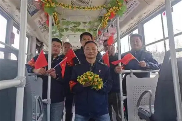 植树节，南京江北这些公交车厢“绿”了