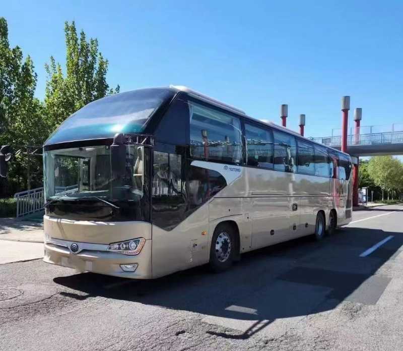 准2020年国五带腿托东北配置50座后吊轮宇通6148气囊车