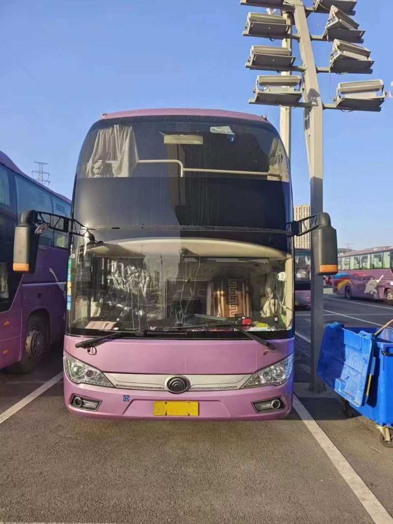 2017年8月 国五54座双开门精品宇通6118气浪车