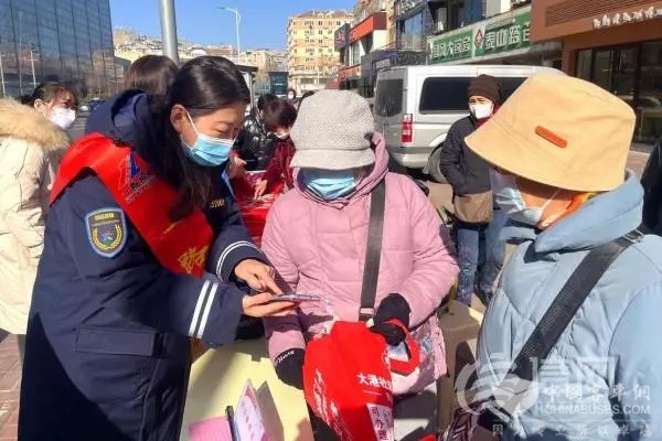 青岛公交构筑文明发展“跑道” 打通城市交通“经脉” 