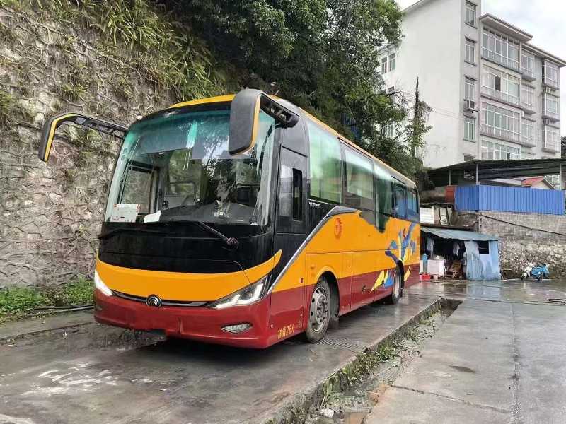 2020年6月 26座2+1座椅宇通6906气囊车