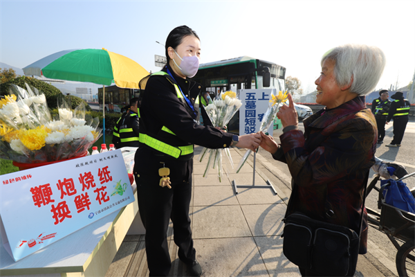 宁波“公交+轨道”短线接驳确保正清明客运工作有效开展