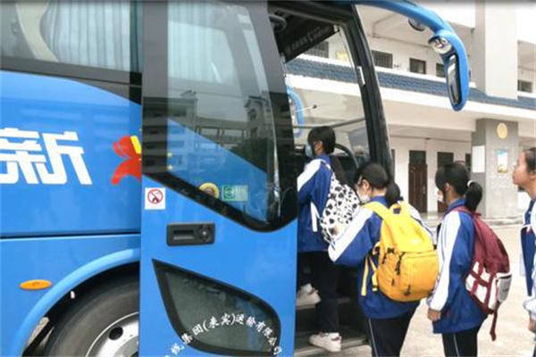 广东象州县迈入城乡公交一体化时代，实现新跨越取得新成效