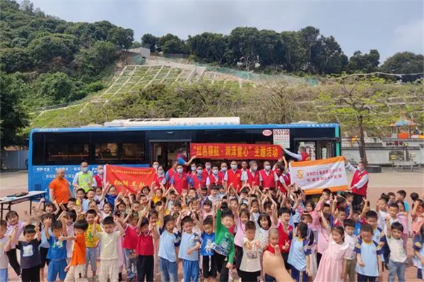 护航安全一路“童”行，公交课堂开进社区